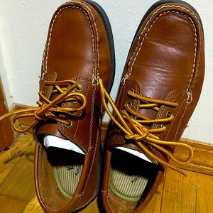 Men’s brown 100% leather, rubber sole, and memory foam boat shoes. Gently worn.